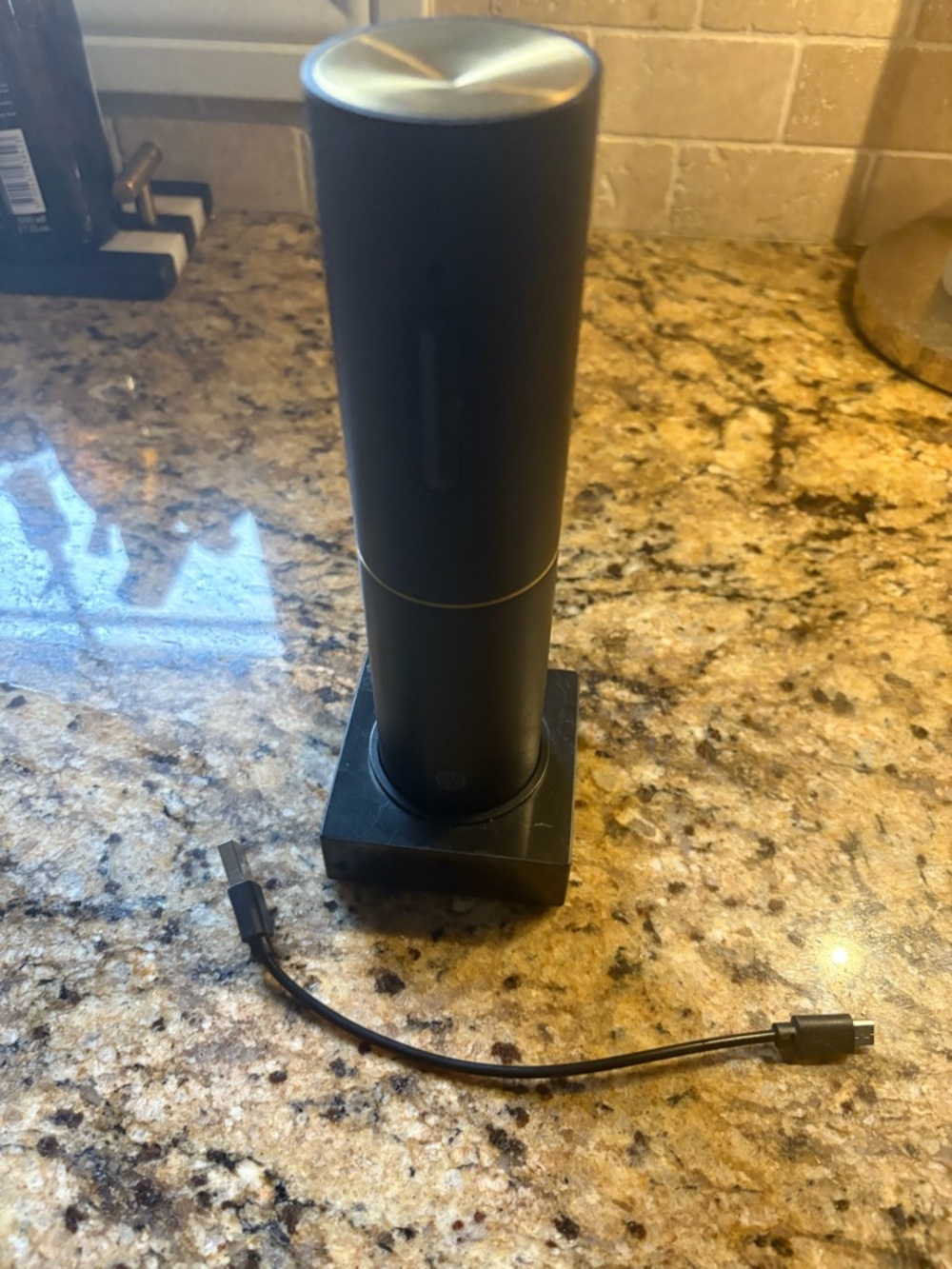 Rabbit Electric Corkscrew - Picture 5 of 10